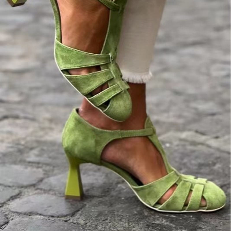Summer Clothing Petite - Damskie zielone zamszowe sandały na niskim