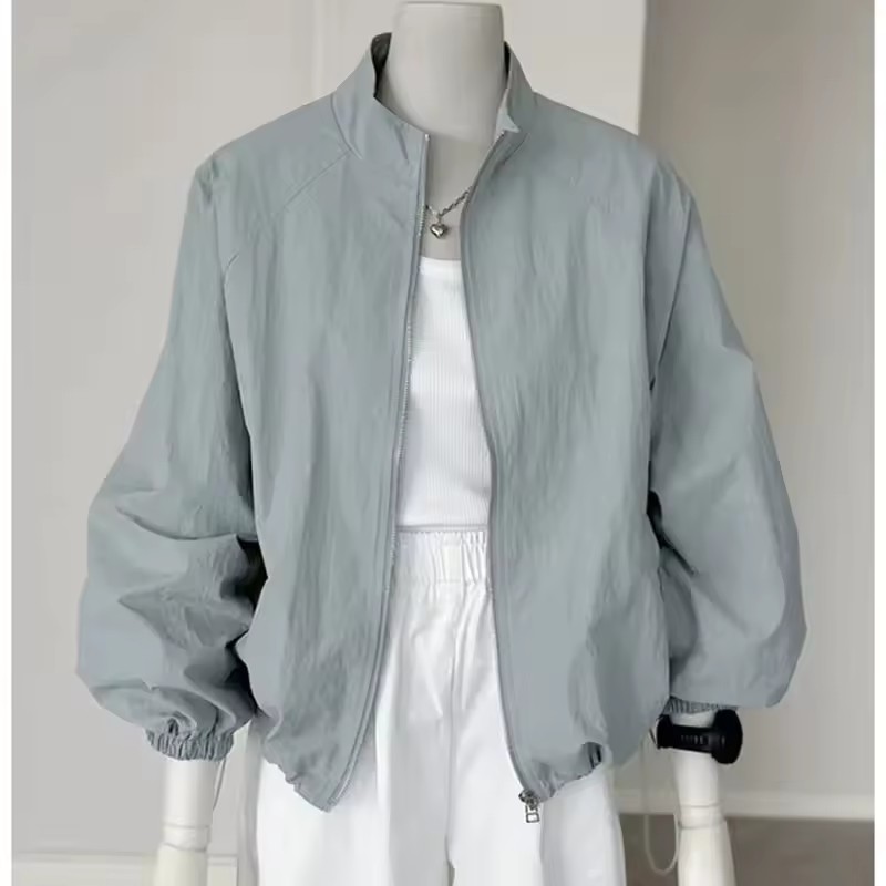 Koreańskie kobiety z długim rę – Crew Clothing Summer Jacket recenzja i cena